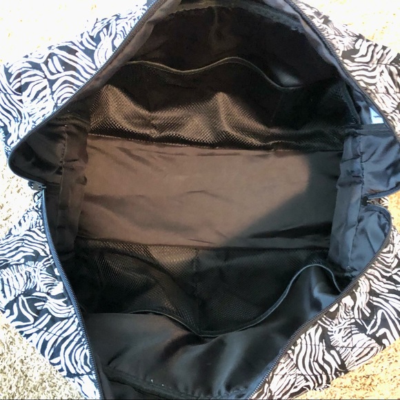 NWT Black & White Zebra Quilted Fabric Carry On Duffle by Member’s Mark - Picture 9 of 15